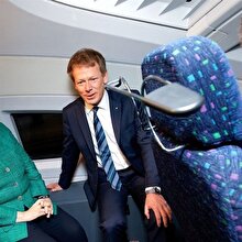 Merkel hızlı trenin açılışını yaptı rezil oldu!