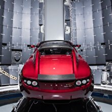 Elon Musk'tan bir çılgınlık daha: Tesla Roadster Mars'a gidiyor!