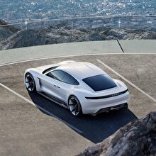 Porsche Mission E'nin fiyatı ve motor seçenekleri belli oldu
