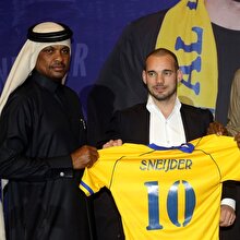 Sneijder formayı giydi kameraların karşısına çıktı