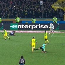 Futbolcuya tekme atan hakemin cezası belli oldu