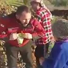 Afrin'de, Mehmetçik'ten yardım isteyen köylülere erzak