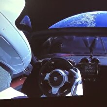 Otomobilini Mars'a gönderen Elon Musk, Tesla'nın ana kartına tarihi bir not ekledi