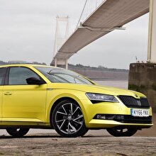 Prizli hibrit Skoda Superb 2019'da geliyor