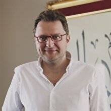 “Güler yüz Allah-ü Teâla’ya ettiğimiz bir teşekkür, insanlara sunduğumuz bir hediyedir.”