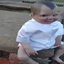 Gözlerinin içine bakmak cesaret isteyen sayko bebek