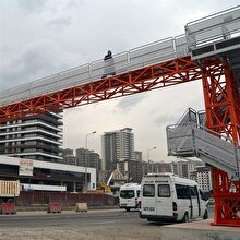 Bu üst geçit başka üst geçit!