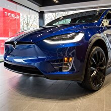 Tesla'nın en güçlü elektriklisi Model X, Chevrolet Camaro'yu çekti!