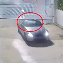 Lüks otomobil otoparktan kaçak geçmek isteyince