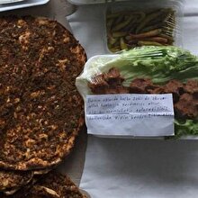 Lokantacının öğrencilere yazdığı not gözleri yaşarttı