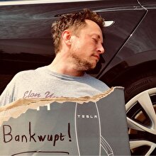 Elon Musk'tan 1 nisan şakası: Tesla iflas etti!