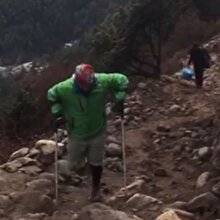 Filistinli sığınmacı, okulu kapanmasın diye tek ayağıyla Everest'e tırmanıyor