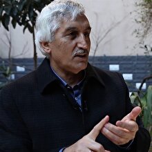 “Namaz kılan bir mü'min, bir bakıma günde beş kez muharebe meydanına çıkmakta ve 'Allah'u ekber' sloganını dilinden düşürmeyerek nefsiyle ve Şeytan'la kıyasıya savaşandır.” diyorsunuz. Namazı hûşu ve hudû ile nasıl kılabiliriz?