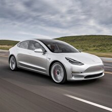 Tesla, Model 3'ün üretimini üç katına çıkarmak için 7/24 vardiya sistemine geçiyor