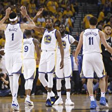 Golden State Warriors, Spurs'ü süpürmek üzere!