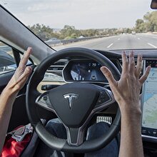 Tesla otomatik pilotu kazayı önledi!