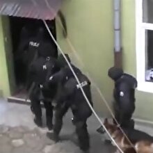 Polonya SWAT polisi bir eve girerse