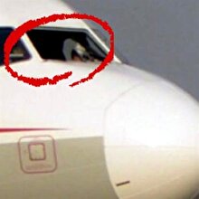 Çin’de kokpit camı patladı, pilot dışarı fırladı