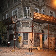 Kadıköy’de 200 yıllık tarihi bina çöktü