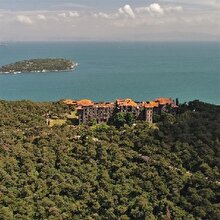 Büyükada'daki Rum Yetimhanesi eşsiz manzarasıyla ziyaretçilerini büyülüyor