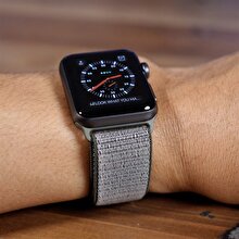 Trafik polisi, Apple Watch'a bakan sürücüye ceza kesti