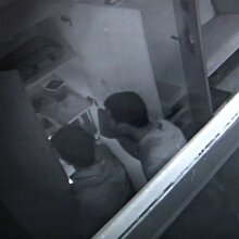 Kadir Gecesi hırsızlık yapan zanlı dolapta bulduğu Kuran-ı Kerimi öpüp soyguna devam etti