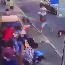 Alkollü taksici turistleri ezdi