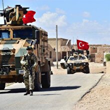 Türk askeri Münbiç’e girdi: Türk bayraklı zırhlı araçlar devriyede