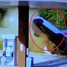 Metrelerce uçan araçtan yürüyerek çıktı!