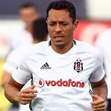 Adriano'dan Beşiktaş'a ayrılık sinyali