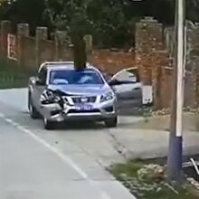 Görülmemiş kaza: Park ettiği yerde canından oluyordu!