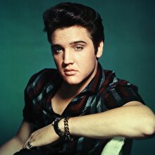 Elvis Presley "That’s all right mama" adlı ilk şarkı kaydını gerçekleştirdi.