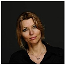 Elif Şafak'tan Berna Laçin'e destek