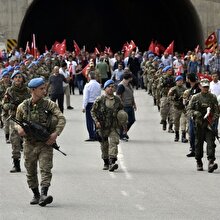 Eren'in katillerini öldüren kahramanları güllerle karşıladılar