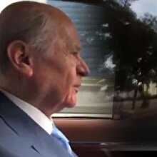 MHP Lideri Bahçeli'den 1970 model Ford marka klasik otomobiliyle Ankara turu