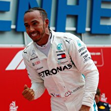 Vettel kaza yaptı, Hamilton kazandı