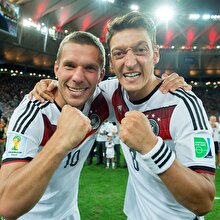 Podolski'den Mesut Özil paylaşımı