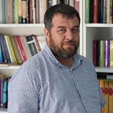 "İçimizde yarım yarım mutsuz sonlar biriktiriyoruz."