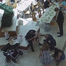 Bebeğin boğazına takılan tavuk parçasını son anda çıkardı