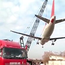 Vinçten düşen uçak kamerada