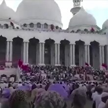 Çin'de camii yıkmak isteyen yetkililer protesto edildi