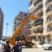Baba evinden vinç ile çıkan gelin