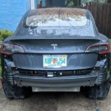 Sağanak yağmur Tesla Model 3'lerin tamponlarını düşürüyor!
