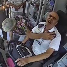 Kalp krizi geçiren şoför 'Kimseyi riske atamam' deyip otobüsü sağa çekti