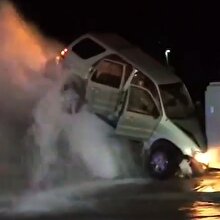 Hararet yapan aracı serinletmek için berbat bir yöntem