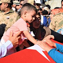 Şehit Uzman Çavuş Emrah Ateş son yolculuğuna uğurlandı
