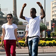 Ugandalı Abdulkerim'den zeybek dersi