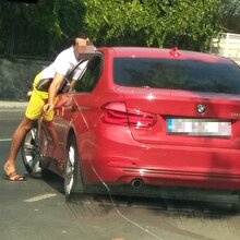 Tartıştığı eşini durdurmak için aracın üstüne atladı