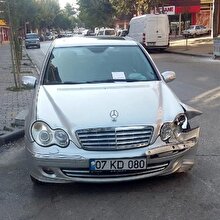 Çarptığı arabaya bıraktığı not insanlık ölmemiş dedirtti