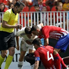 Derbide olay: Real Madrid'li yıldızı kafasından ısırdı!